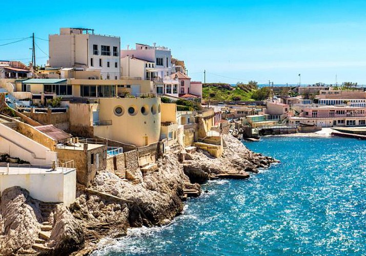 Discover the Corniche by convertible Mini – 2 hours 30 minutes