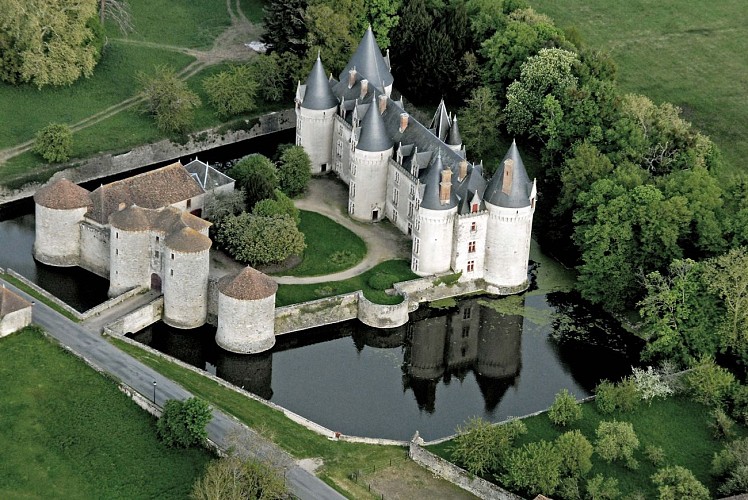 château de Bourg Archambault (privé, visite sous certaines conditions)