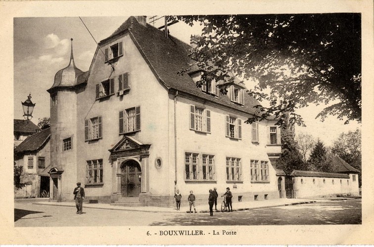 Bâtiments seigneuriaux : écuries seigneuriales - chancellerie - remise aux carrosses et cour des comptes