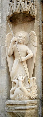Statue de Saint Michel