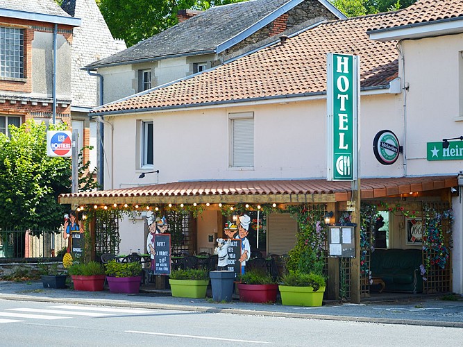 façade-hôtel-restaurant-lescale-gourmande_1