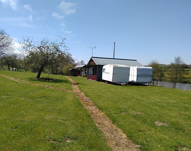 CAMPING A LA FERME LA COUR