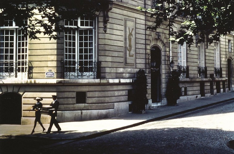 Führung durch das Yves Saint Laurent Museum (vor Öffnungszeiten)