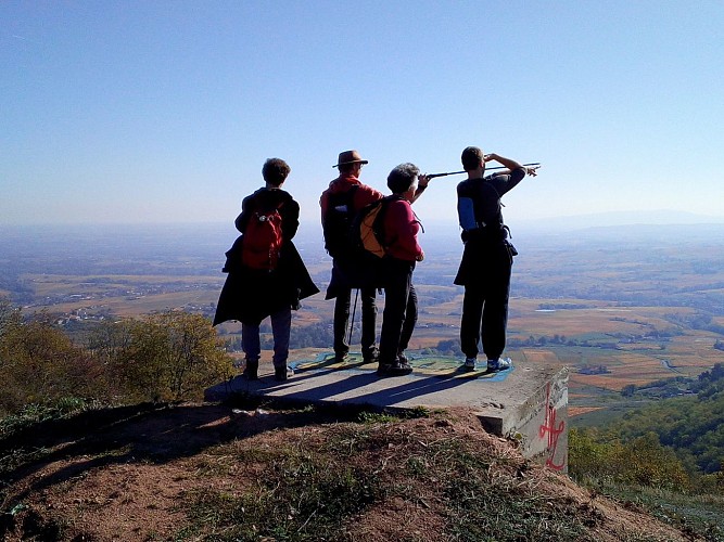 Passage devant la ferme Ste Marie