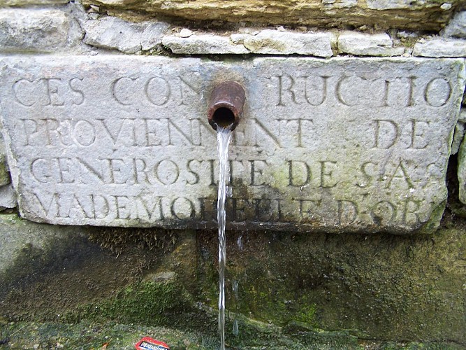 Fontaine-Lavoir Vermoussat et point de vue