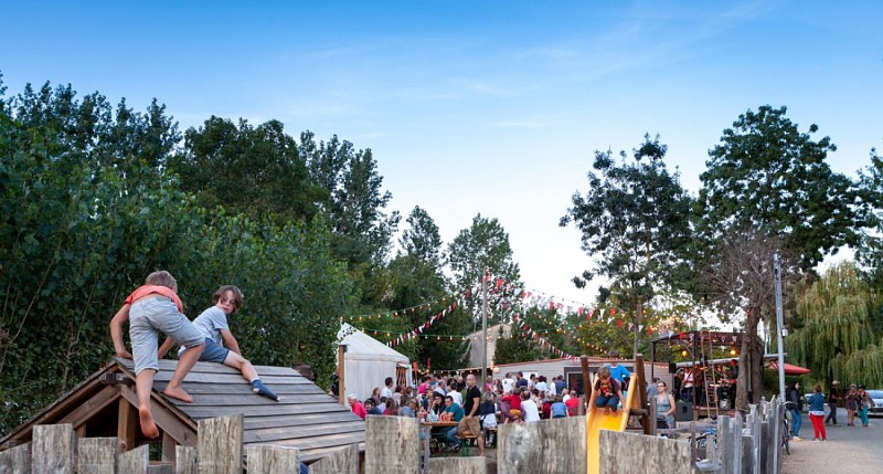 Emplacement camping-car - Camping Ô P'tit Marais