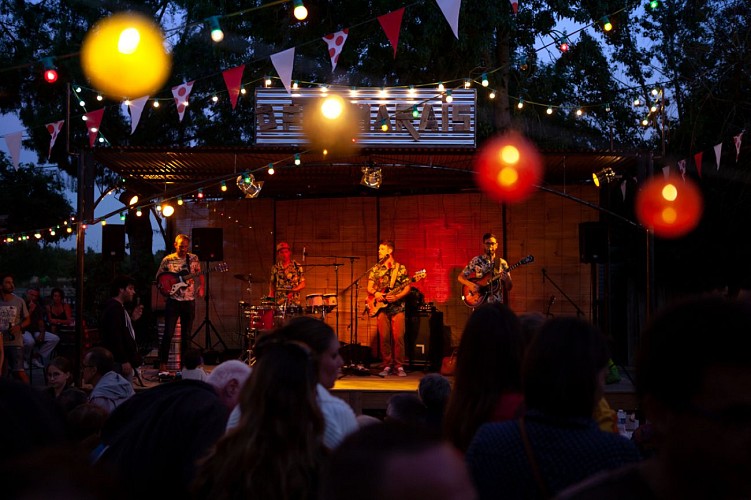 Emplacement camping-car - Camping Ô P'tit Marais