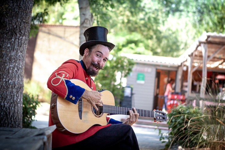 Emplacement camping-car - Camping Ô P'tit Marais