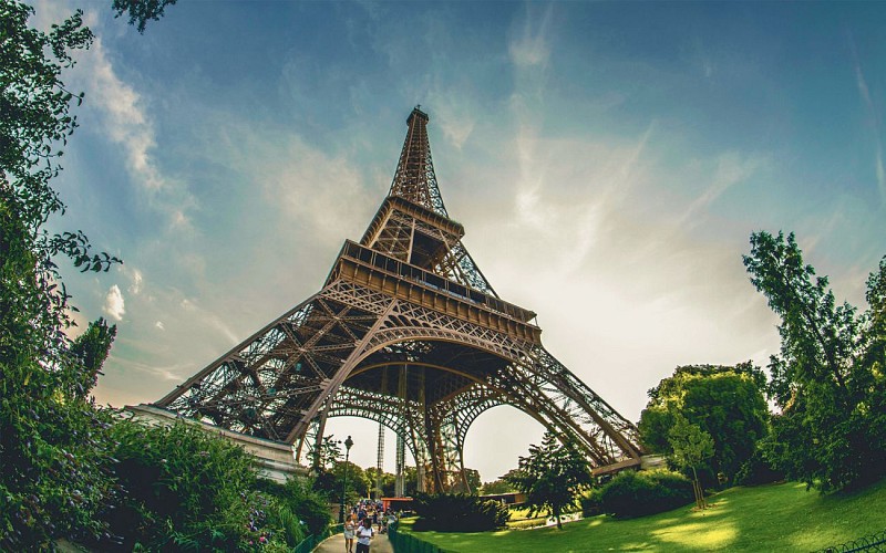 Skip the Line Eiffel Tower 2nd Floor Tickets with Host & Optional Seine Cruise