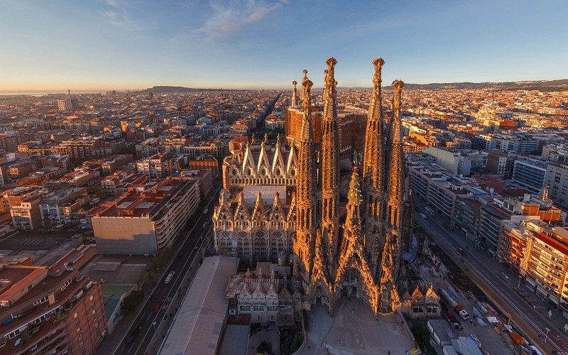 Sagrada Familia Fast Track Tickets with Tower Access and Audio Guide