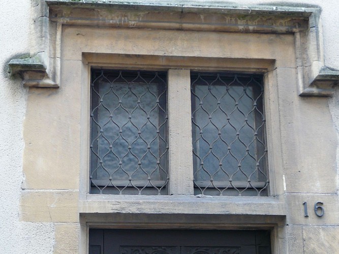 Porte et fenêtres ouvragées