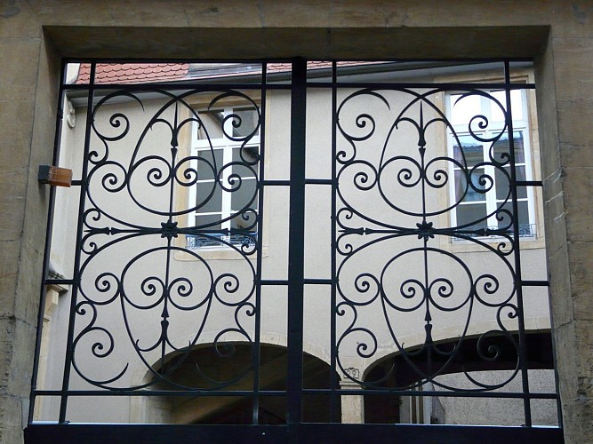 Portail et grilles de balcon