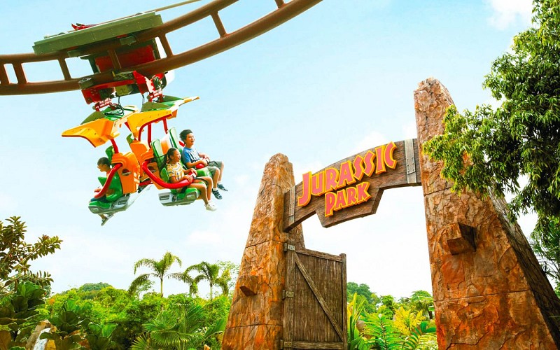 Universal Studios Singapore + Adventure Cove Waterpark™