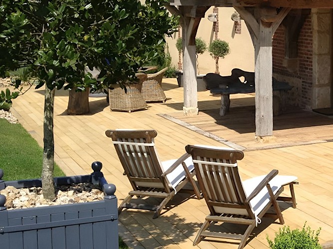 Le Gîte de l'Ecurie du Pré des Colombiers à Tordouet, terrasse