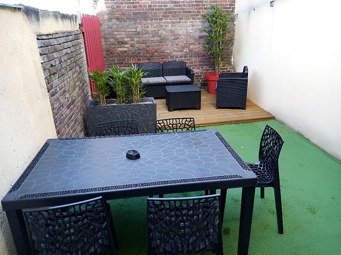 Terrasse gite La Lexovienne 32 rue de la gare 14100 Lisieux