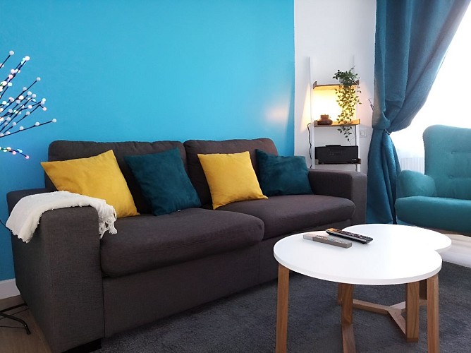 Salon canapé gite La Lexovienne 32 rue de la gare 14100 Lisieux