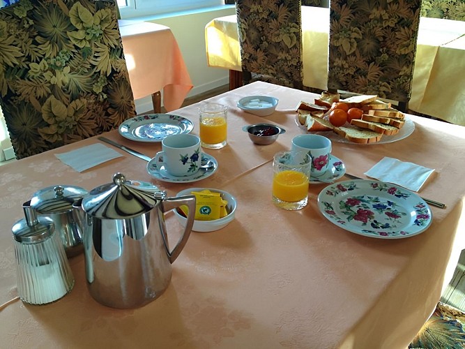 Petit déjeuner au Moulin du Vey Suisse Normande