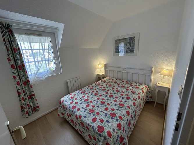 lequien-courseulles-village-de-la-mer-chambre-rouge-double