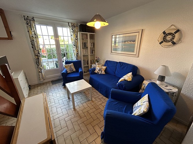 lequien-courseulles-village-de-la-mer-salon-sejour