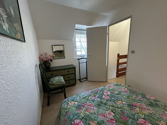 lequien-courseulles-village-de-la-mer-chambre-verte-etage