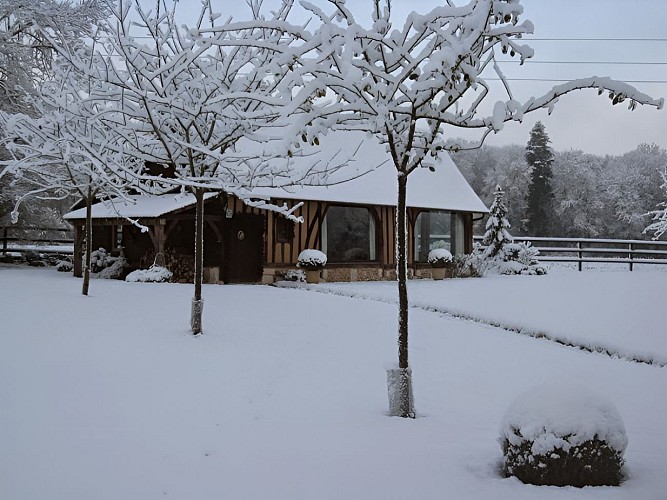 Le Pré des Colombiers à Tordouet, la Bouillerie sous la neige