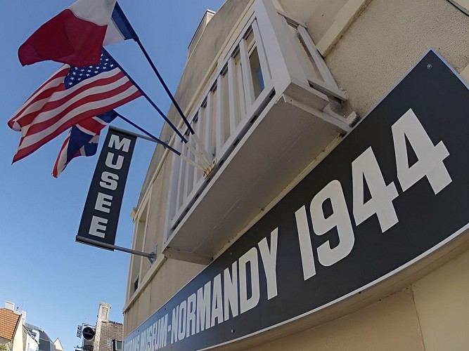 ARROMANCHES_Liberators Museum - Normandy 1944