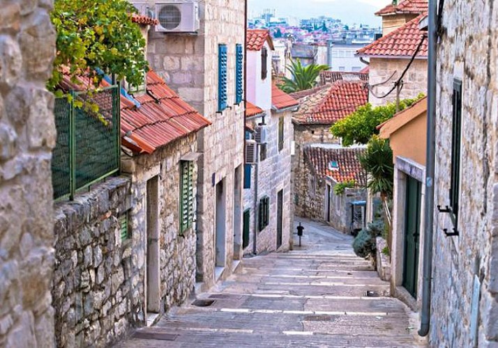 Guided walking tour of the old town of Split (1h30)