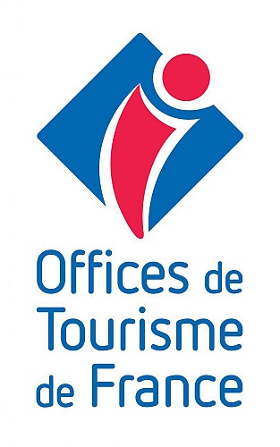 The peninsula’s centre and the Office de tourisme.