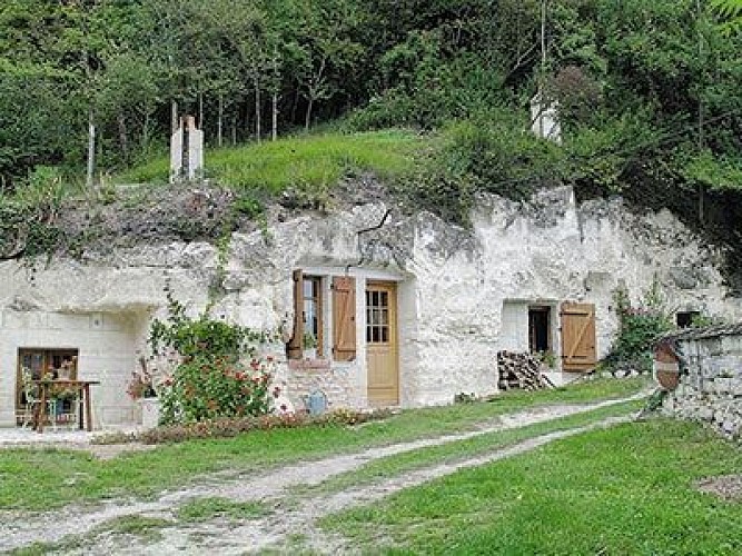 Gite-le-Petit-Troglo-Bourre©Le-Petit-Troglo (1)