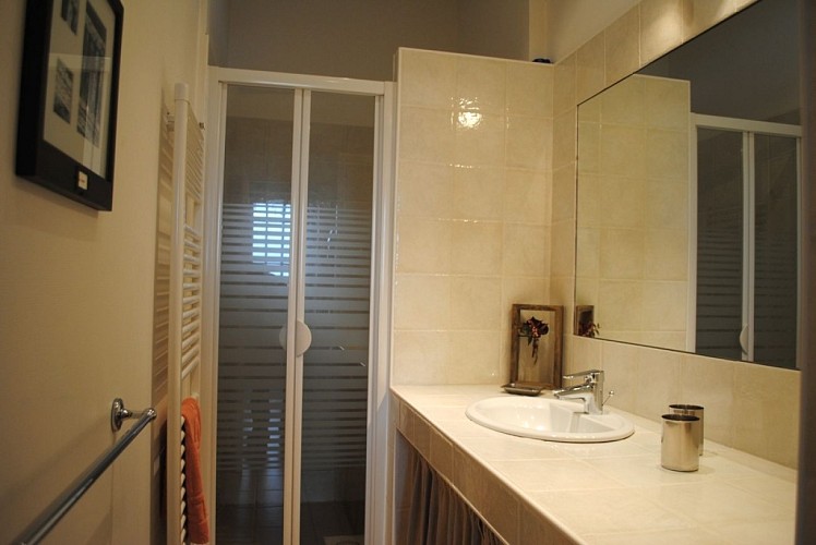 Gite Glycines - Salle d'eau