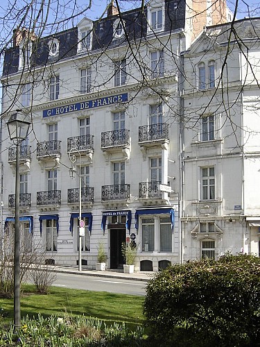 (6)facade-hotel-de-france-et-guise-blois©Hotel-de-France-et-Guise