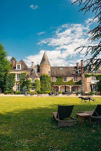 Domaine des Hauts de Loire_Vue Façade Château arrière