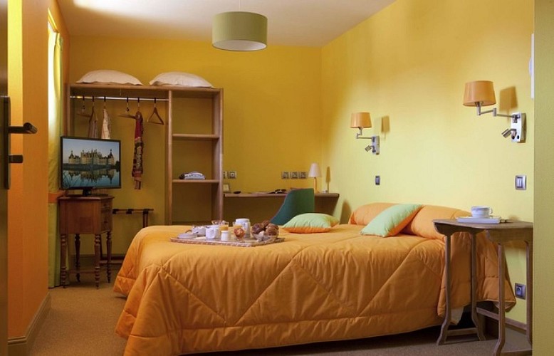 Hôtel - restaurant O en couleur à Oucques