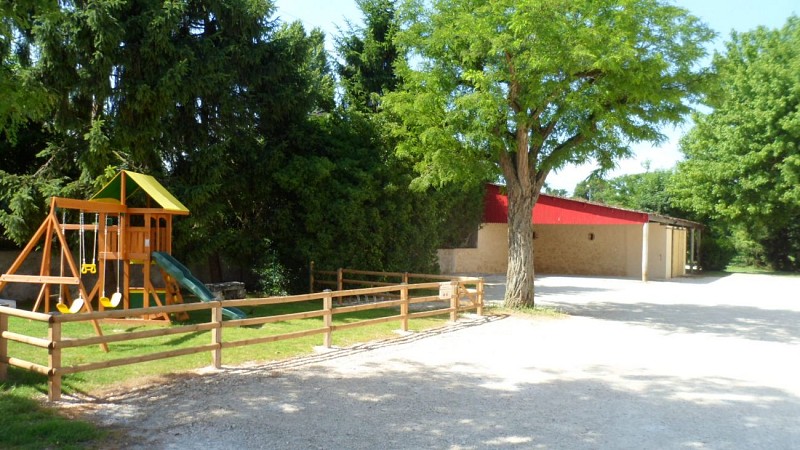 parking + aire de jeux