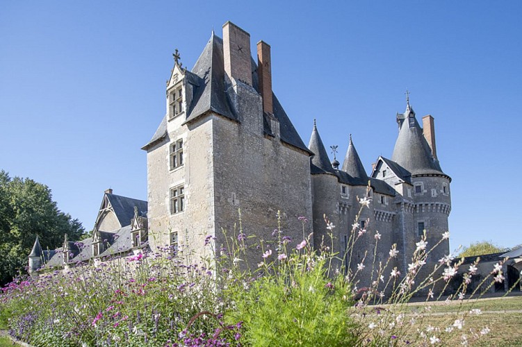 Chateau-de-Fougeres-sur-Bievre