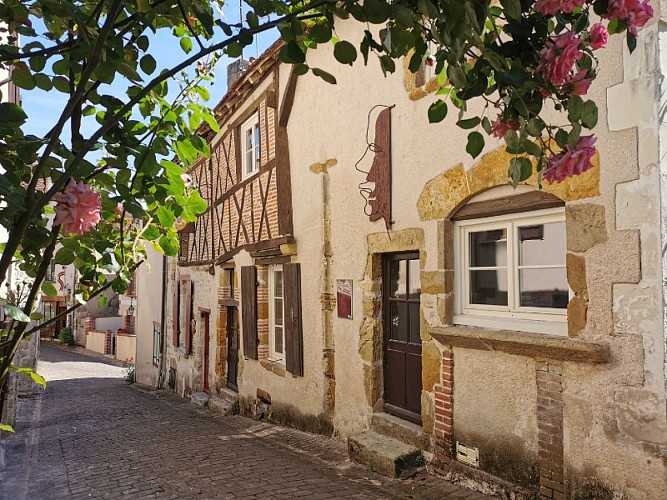sologne village medieval mennetou maison colombages