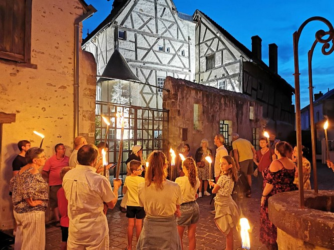 sologne visite flambeaux village medieval mennetou