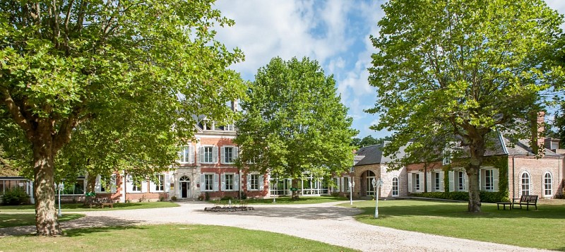 domaine-de-valaudran-374-exterieur-©ChateauxetHotelsCollection