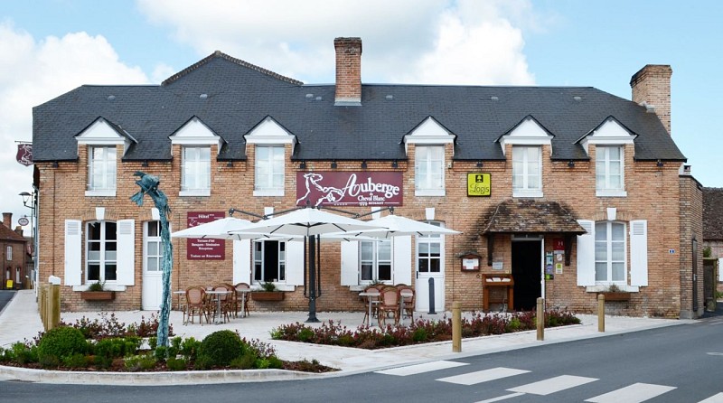 Hôtel-restaurant du Cheval Blanc à Yvoy-Le-Marron en Sologne