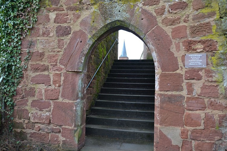 Tour de l'ancien château médiéval - Portique Kaltor