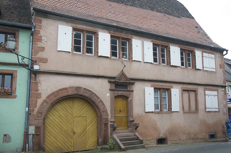 Maisons canoniales du XVIe siècle