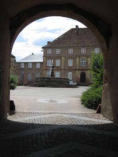 Portail d'entrée de la cour du Chapitre