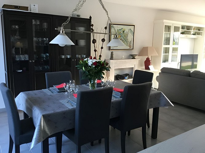 krikorian-sejour-table