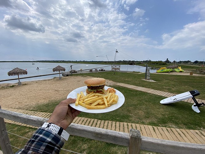 Restaurant Boards & Burgers Atlantic Wake Park
