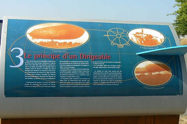 BASE AÉRONAVALE DE LA VILLE EN BOIS