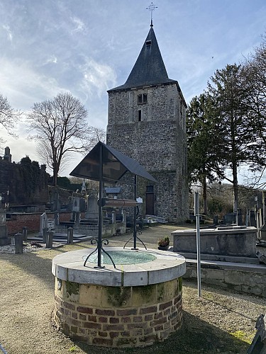Ancien cimetière de Glons - Tour romane - puits