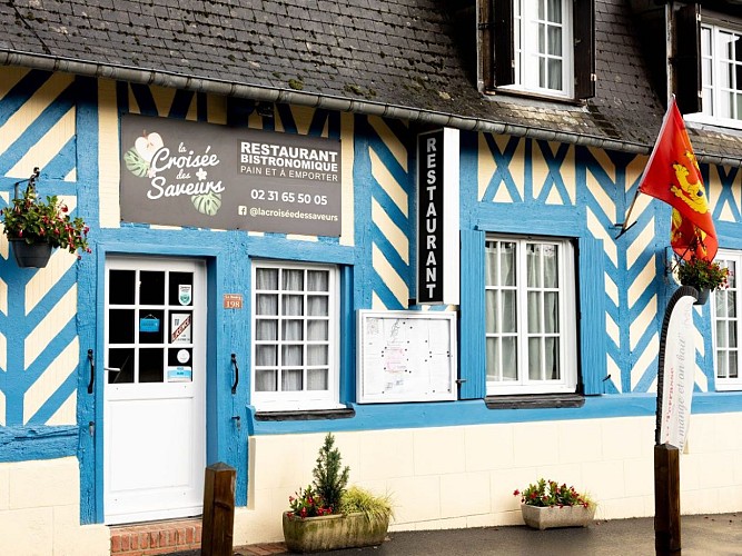 La Croisée des Saveurs - Beaufour-Druval - La Façade bleue