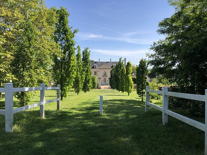CORNILLÉ-LES-CAVES, VILLAGE DE CHARME ET CAVES TROGLODYTIQUES