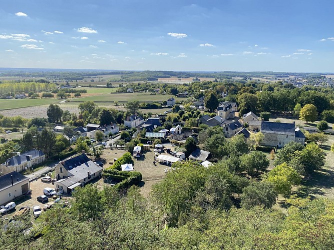 CORNILLÉ-LES-CAVES, VILLAGE DE CHARME ET CAVES TROGLODYTIQUES