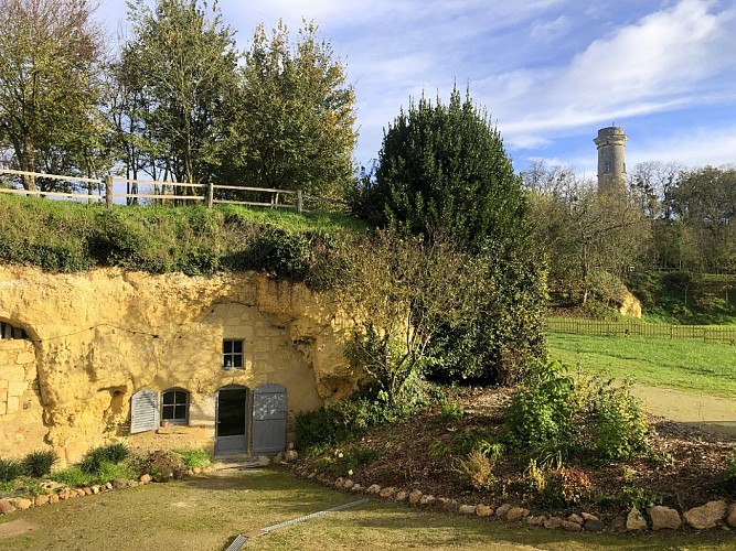CORNILLÉ-LES-CAVES, VILLAGE DE CHARME ET CAVES TROGLODYTIQUES
